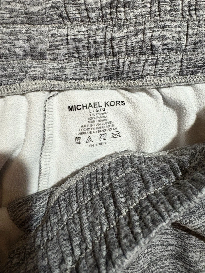 Ropa de estar ajustada con logotipo con cordón gris Michael Kors talla grande Foto 3 de 4