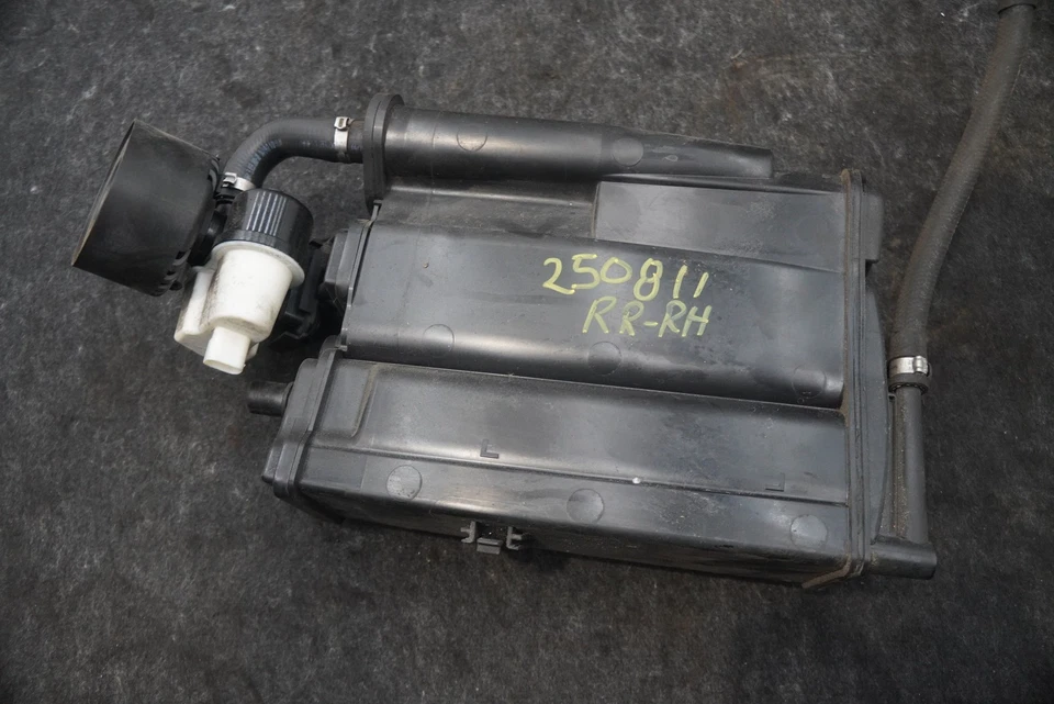 Bote de carbón de vapor de combustible 1664705100 Mercedes GLE43 GLE63 W166 C292 2016-19 Foto 3 de 4