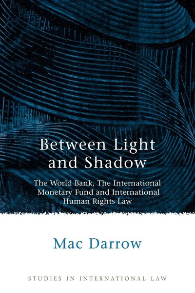Between Light And Shadow Mac Darrow Taschenbuch Kartoniert / Broschiert Englisch-image