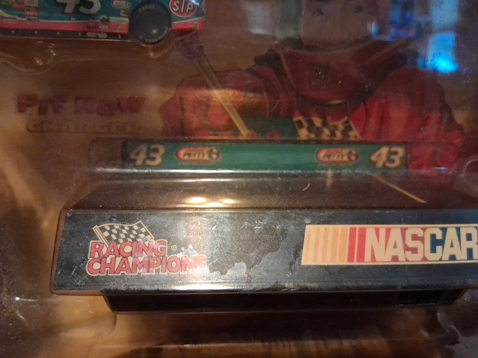 Carro de controle de rádio NASCAR Racing Champions escala 1:64 fundido 1999 novo - Imagem 3 de 4