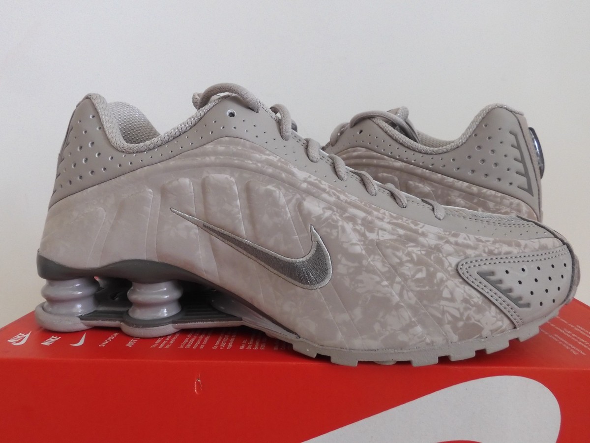 NIKE SHOX R4 フローラル HV0934 Nike Shox R4 