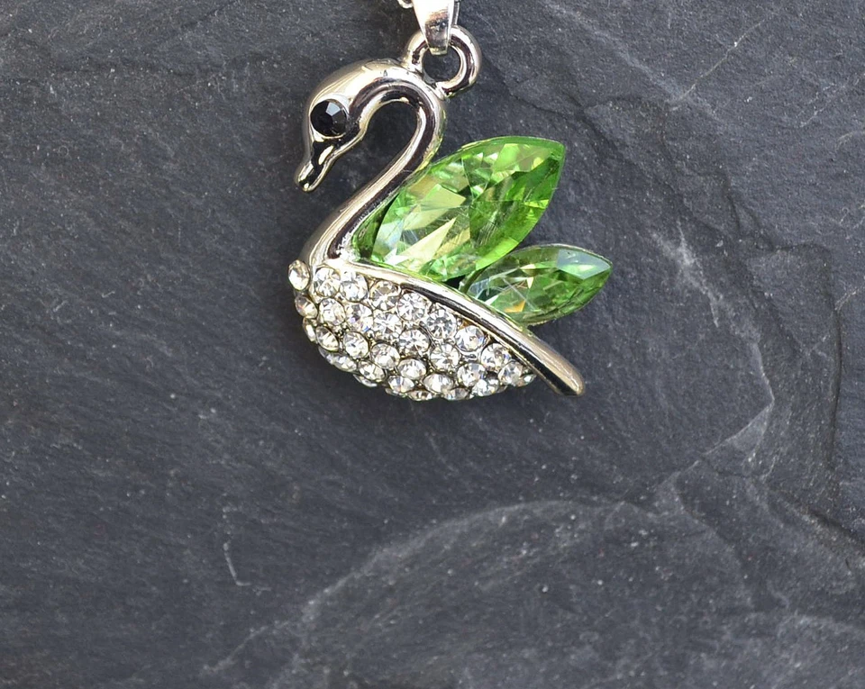  Halskette mit Schwan Weihnachts Geschenk Anhänger mit Strasssteinchen Neu  - Bild 3 von 3