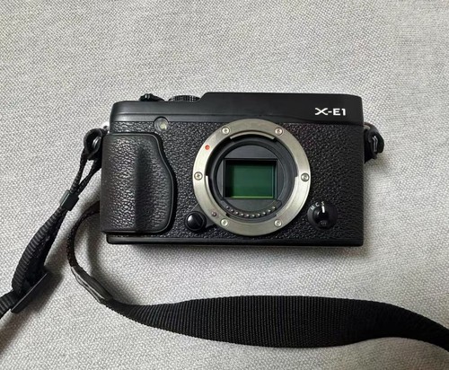 Fujifilm X Series X-E1 16.3MP Digital SLR Camera Body Black English - Picture 2 of 8