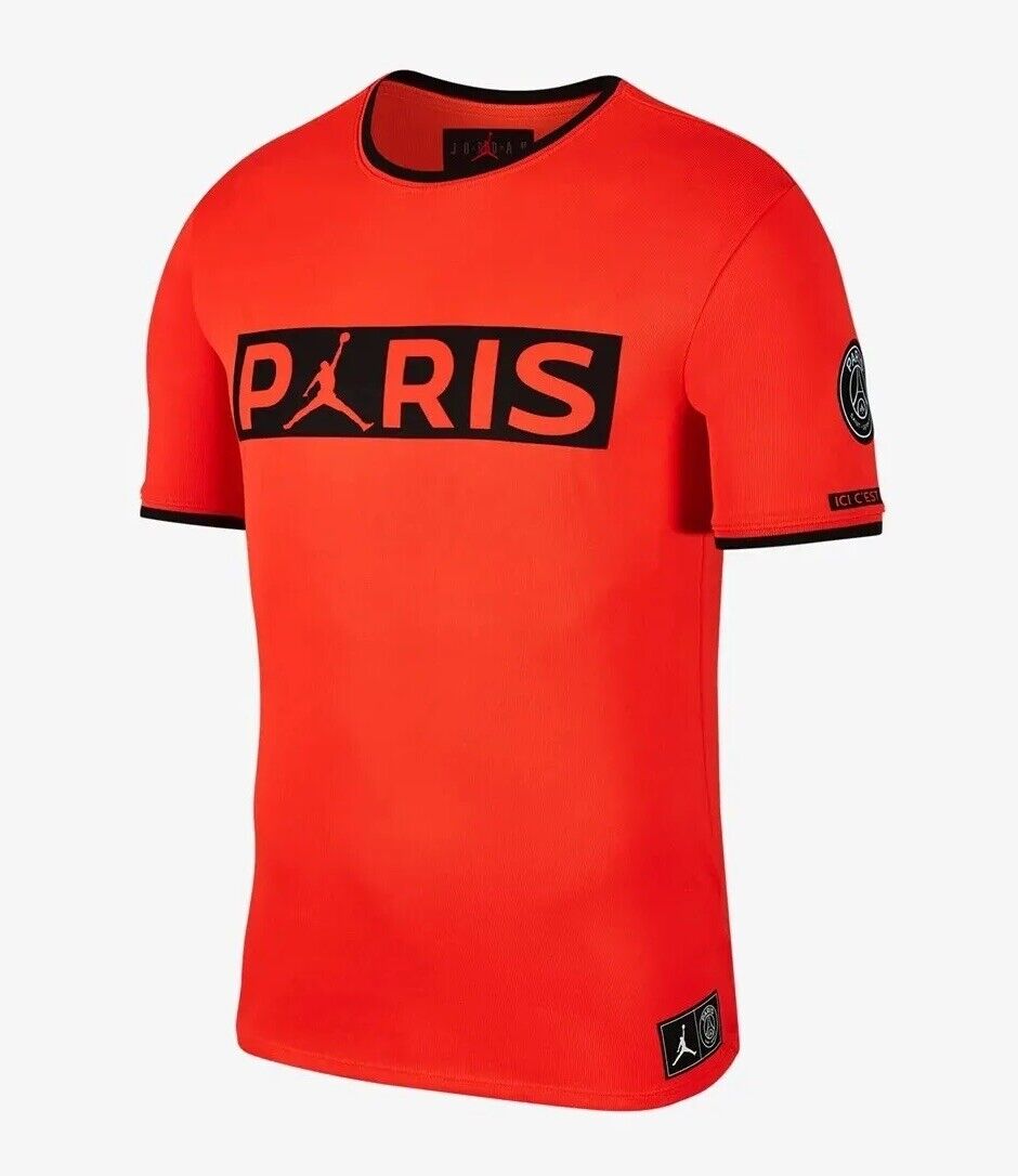 Nike Jordan Paris Saint-Germain PSG Logo T-Shirt Orange Size Nike Jordan Paris Saint-Germain PSG Logo T-Shirt Orange Size