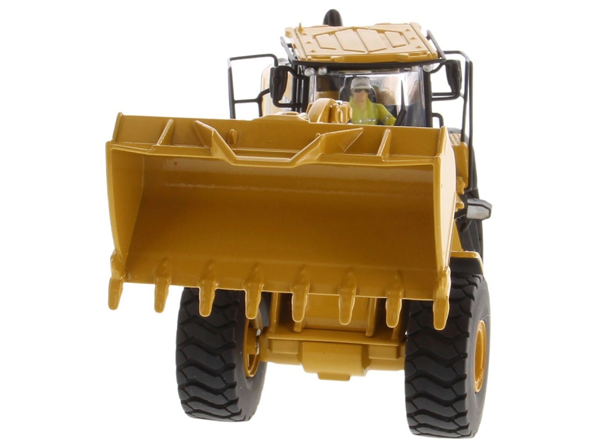 CAT CATERPILLAR 966 WHEEL LOADER WITH OPERATOR 1/50 BY DIECAST