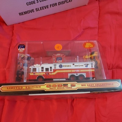 F.D.N.Y RESCUE 1 - FIRE TRUCK Code 3 Collectible # 12703 IN BOX 1:64