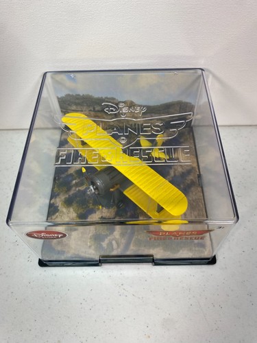 Disney Store Lead Bottom in Collectors Case New - Picture 2 of 6