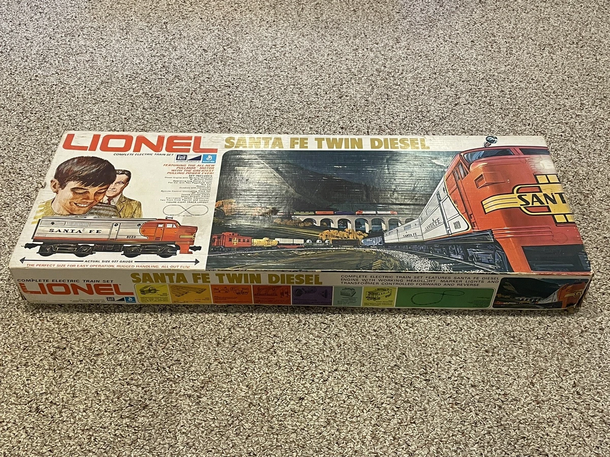Lionel santa fe double diesel store train set