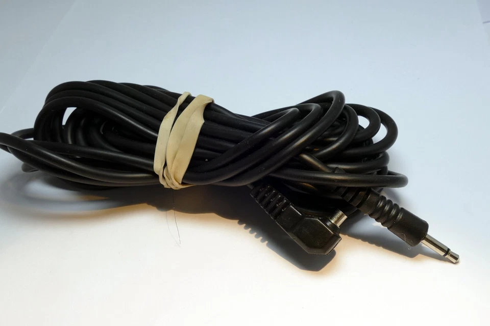16ft Flash Strobe Extension Cord Heavy Duty PC Male to 3.5 mm phone camera - Image 2 of 4