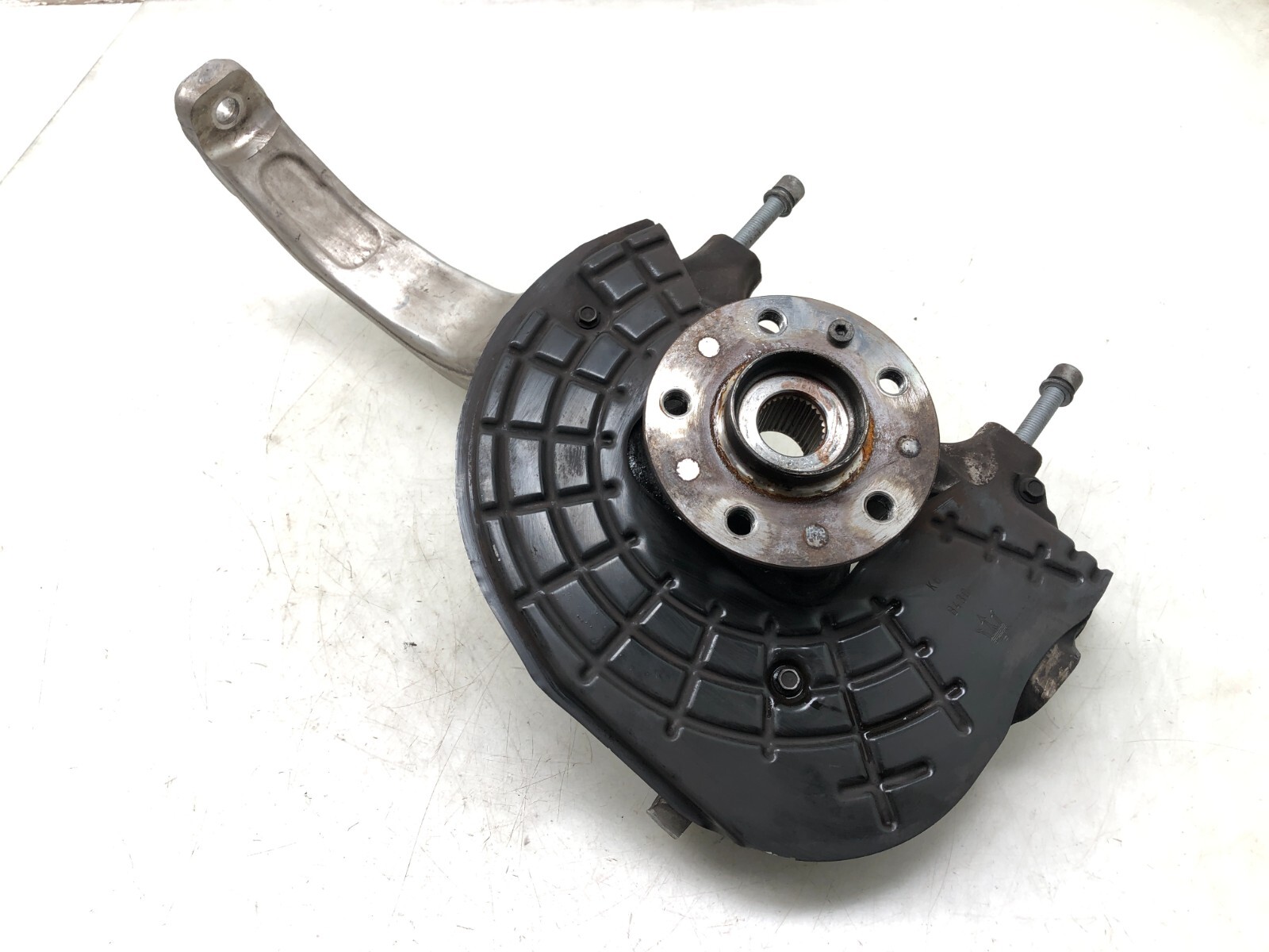 2017-2022 MASERATI LEVANTE S AWD RIGHT PASS FRONT SPINDLE KNUCKLE WHEEL HUB OEM.