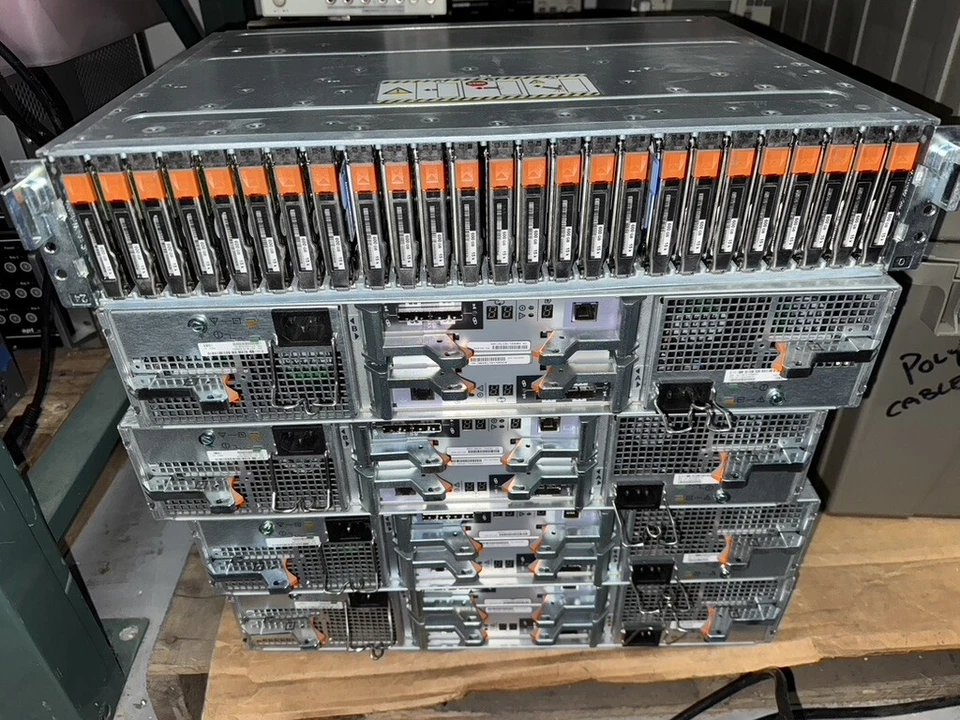 EMC SAE 100-562-712 Array Enclosure w/ 2x PWS 2x 6Gb SAS Controller 303-104-000E - Image 2 of 4