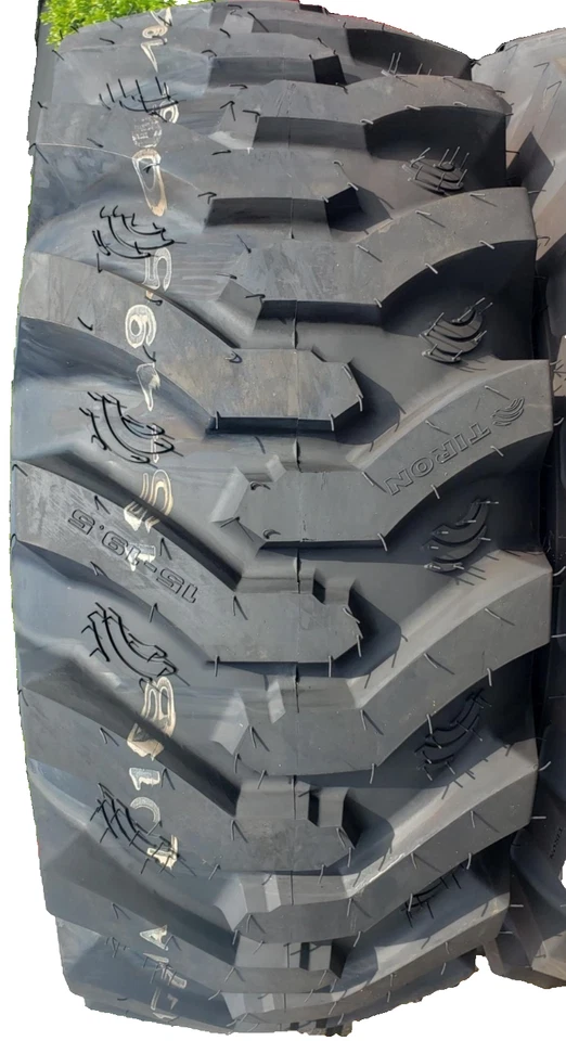 Neumático de 15-19,5 para algunos cortacéspedes compacto de jardín Yanmar 4x4 6 capas R4 15x19,5 Foto 2 de 4