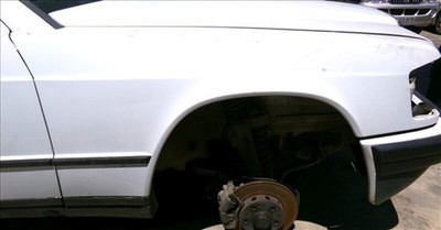 100571 rechter frontflügel für MERCEDES 190 2.5 D W201 1982-1993 1986