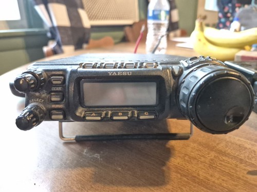 Yaesu FT-857 100w HF VHF UHF Mobile Transceiver - Zdjęcie 4 z 7