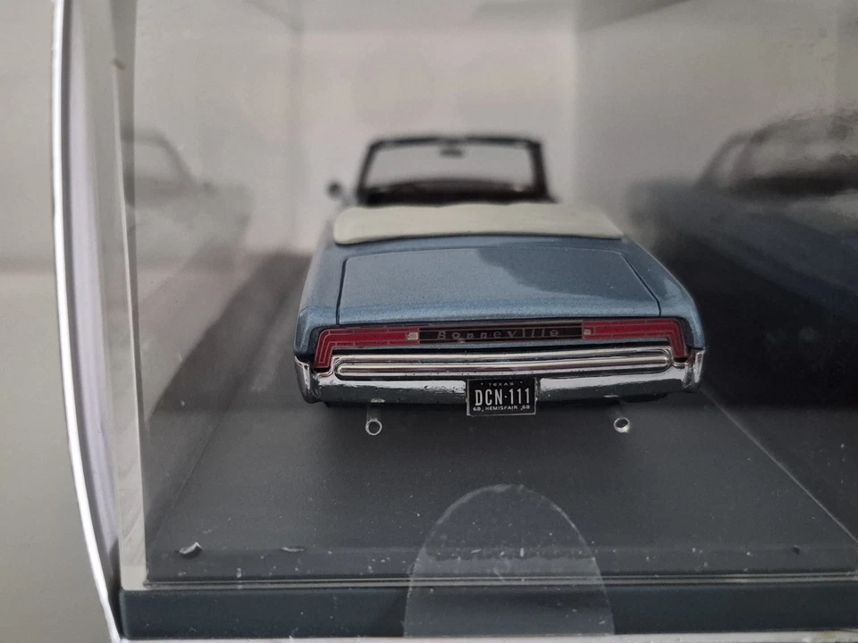 Neo Scale Models 1/43 1968 Pontiac Bonneville Convertible Blue #44111 - Image 4 of 4