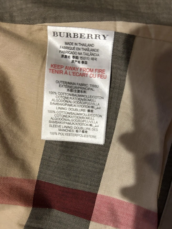 Capuz S13# Trench Chat Burberry bege para menina 14 y (158 cm) está faltando - Imagem 3 de 4
