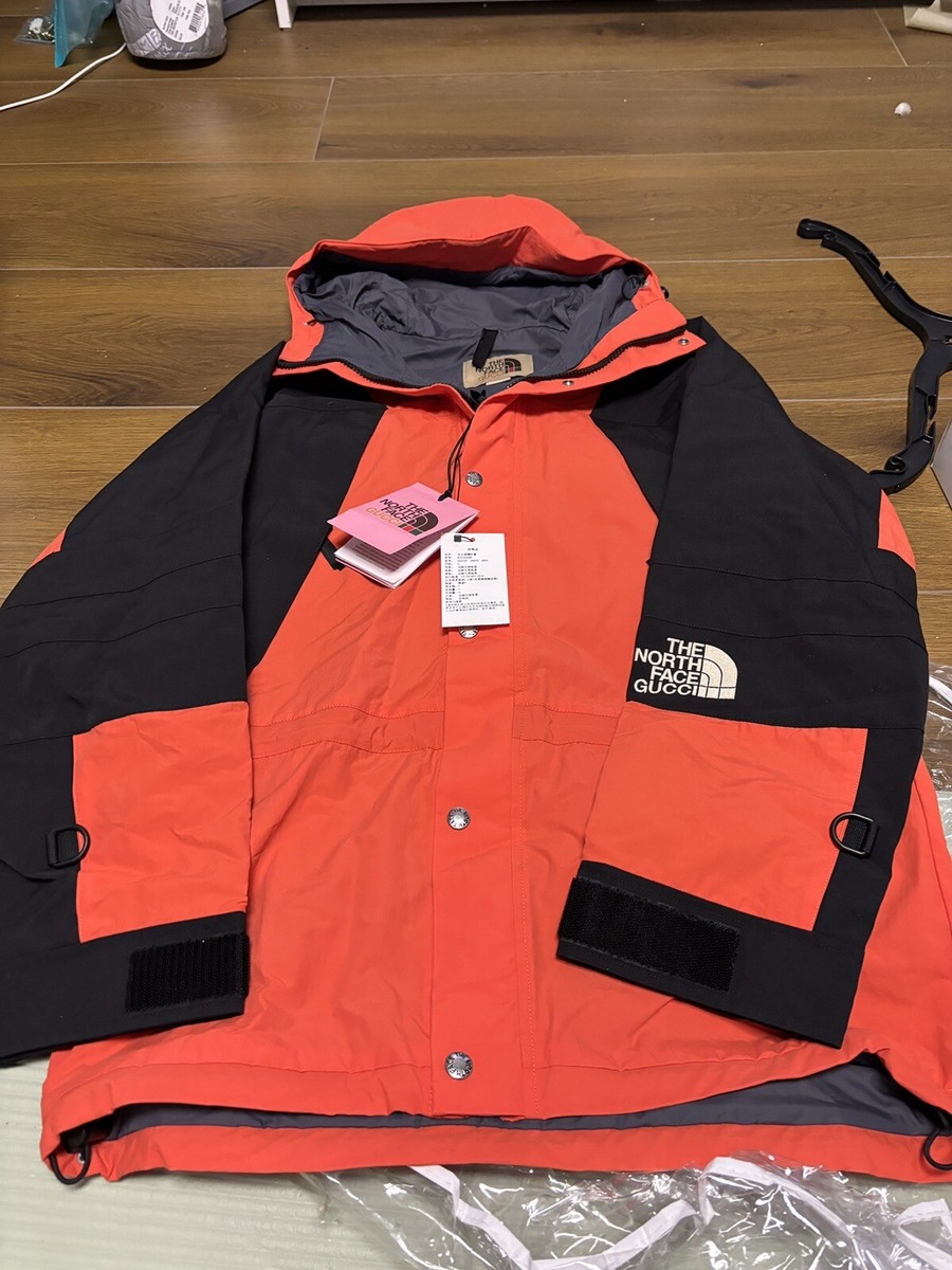累積売上総額第1位【GUCCI】THE NORTHFACE X GUCCI WINDBREAKER GUCCI JACKET THE NORTH FACE X WINDBREAKER RED BLACK LOGO