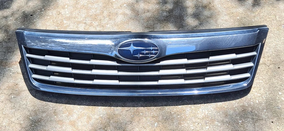 2009 2010 Subaru Forester Front Grille Chrome & Silver Gray with Emblem - Изображение 3 из 4