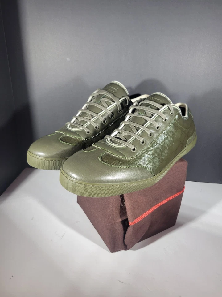 Zapatillas bajas Gucci de cuero verde oliva y lona recubierta GG Imprime talla 14 Foto 2 de 4