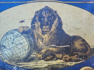 ✨ RARE PLAQUE PUBLICITAIRE ANCIENNE LITHOGRAPHIÉE – LE LION – À IDENTIFIER ✨