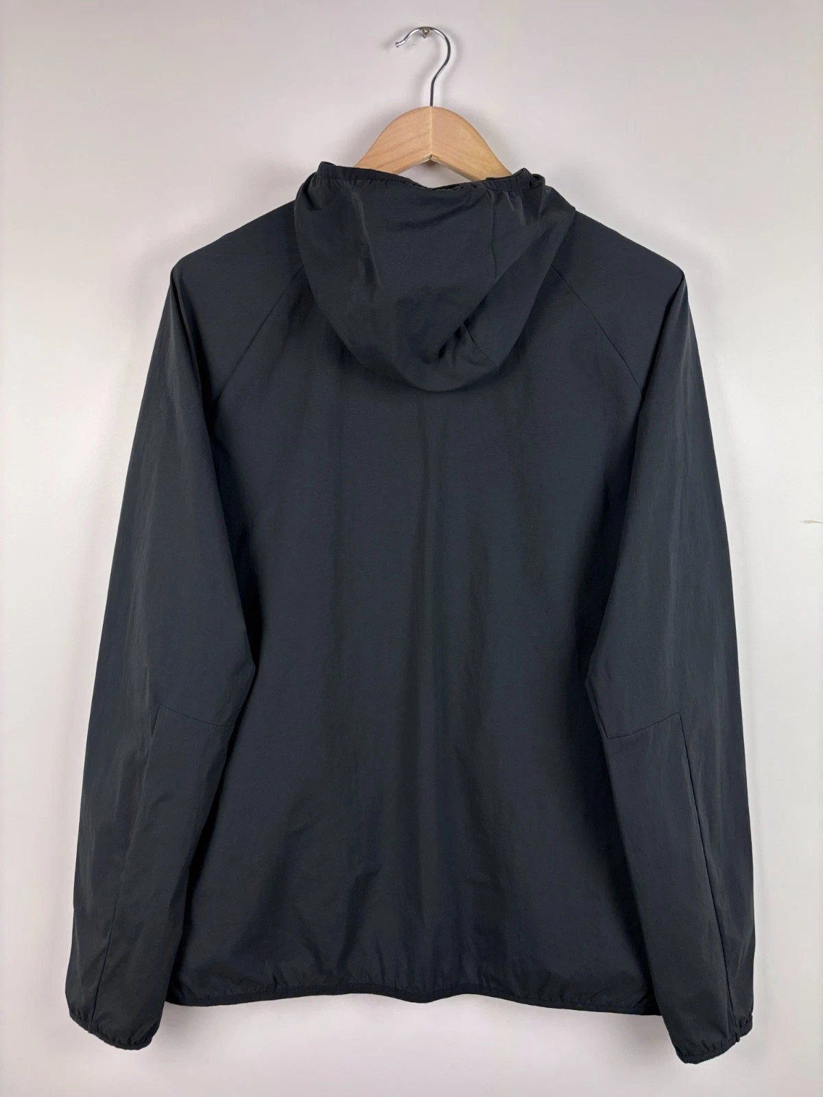 Mens Berghaus Hooded Jacket Windbreaker Outdoor Hiking Black Size L - product detail image 4