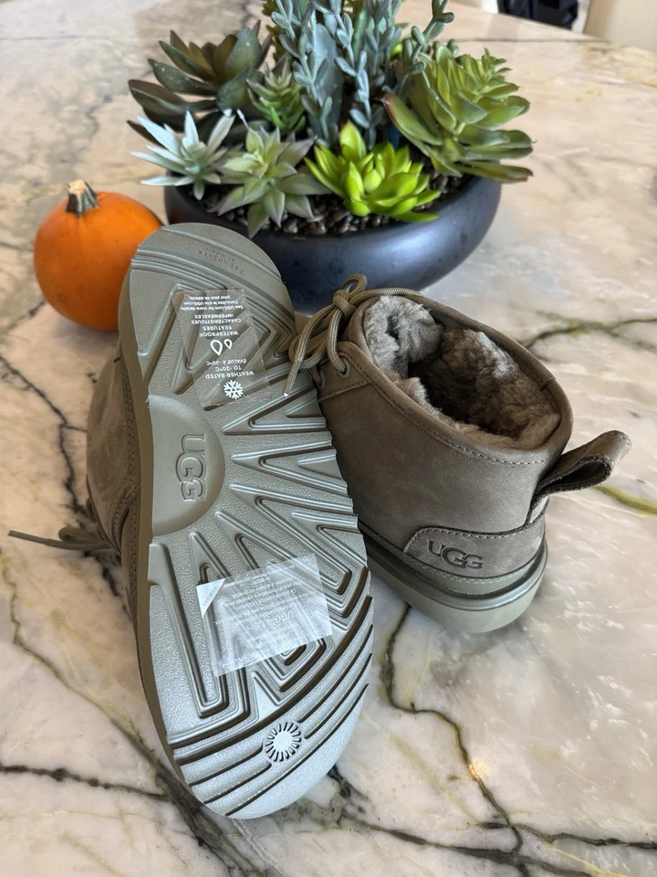 BOTAS CHUKKA DE CUERO VERDE MUSGO UGG NEUMEL WEATHER II PARA HOMBRE TALLA US 5/UK 4/EU 38 Foto 3 de 4