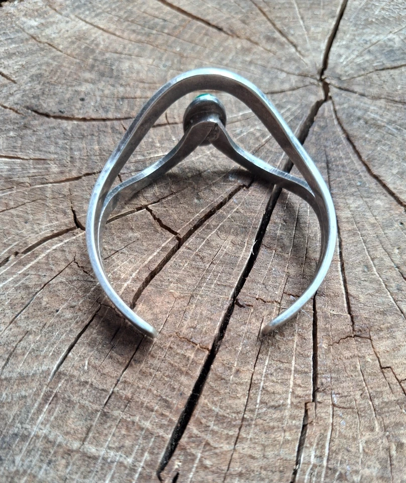 Magnifique Bracelet Manchette Vintage Argenté – Pierre Cabochon Verte - Photo 3/4