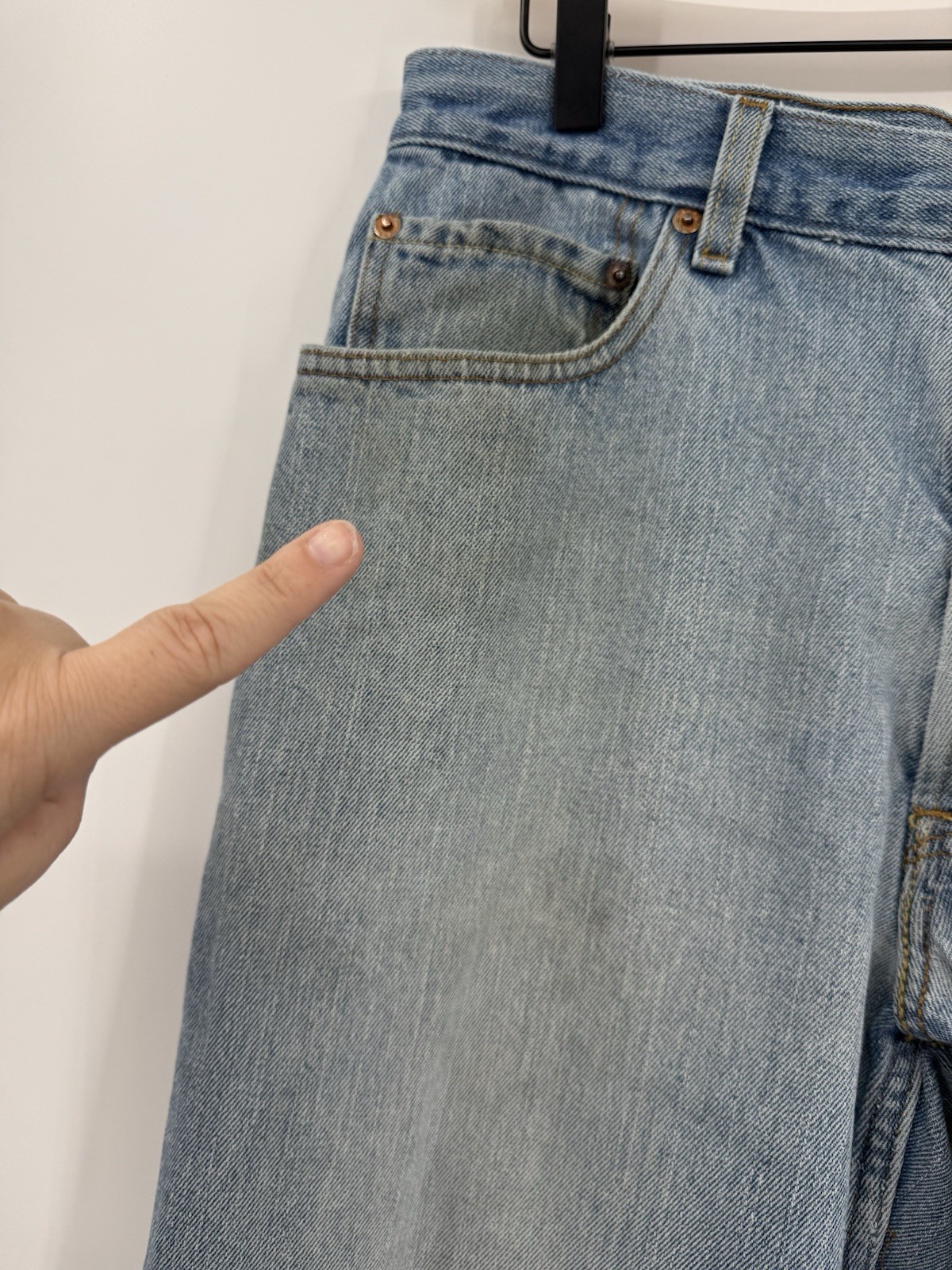 Vintage Levis 550 Jeans Mens 36x30 Blue Relaxed Fit Fade Light Wash Denim Pants thumbnail 3