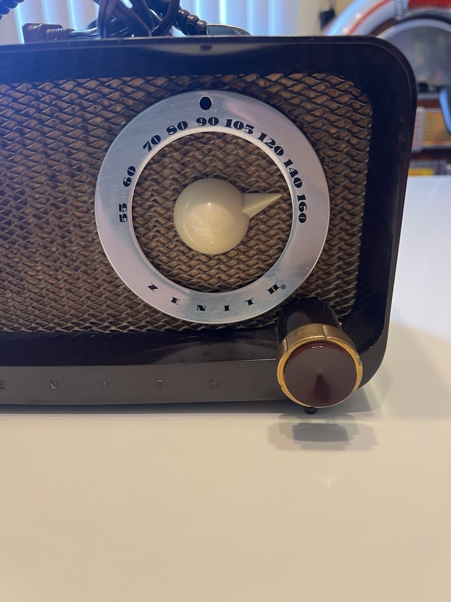 Vintage 1950s Zenith Antique Radio Model G510 AM Tube Bakelight