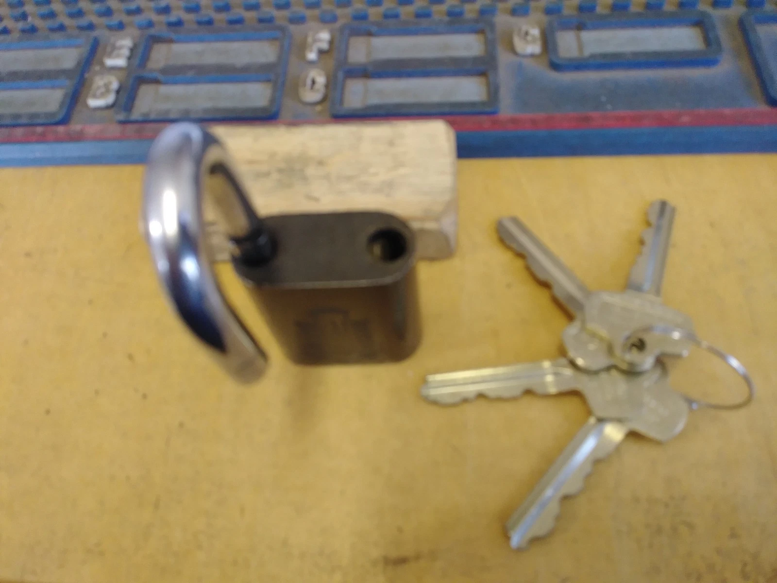 Vintage Best Frigidaire Padlock with key and control/master  B56 4 7 pin D keywa image 6