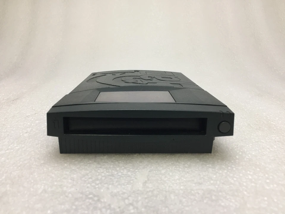 Iomega V2000S Jaz 2 GB SCSI Portable External Hard Drive w/Adapter & Disks/Bag - Image 3 of 4