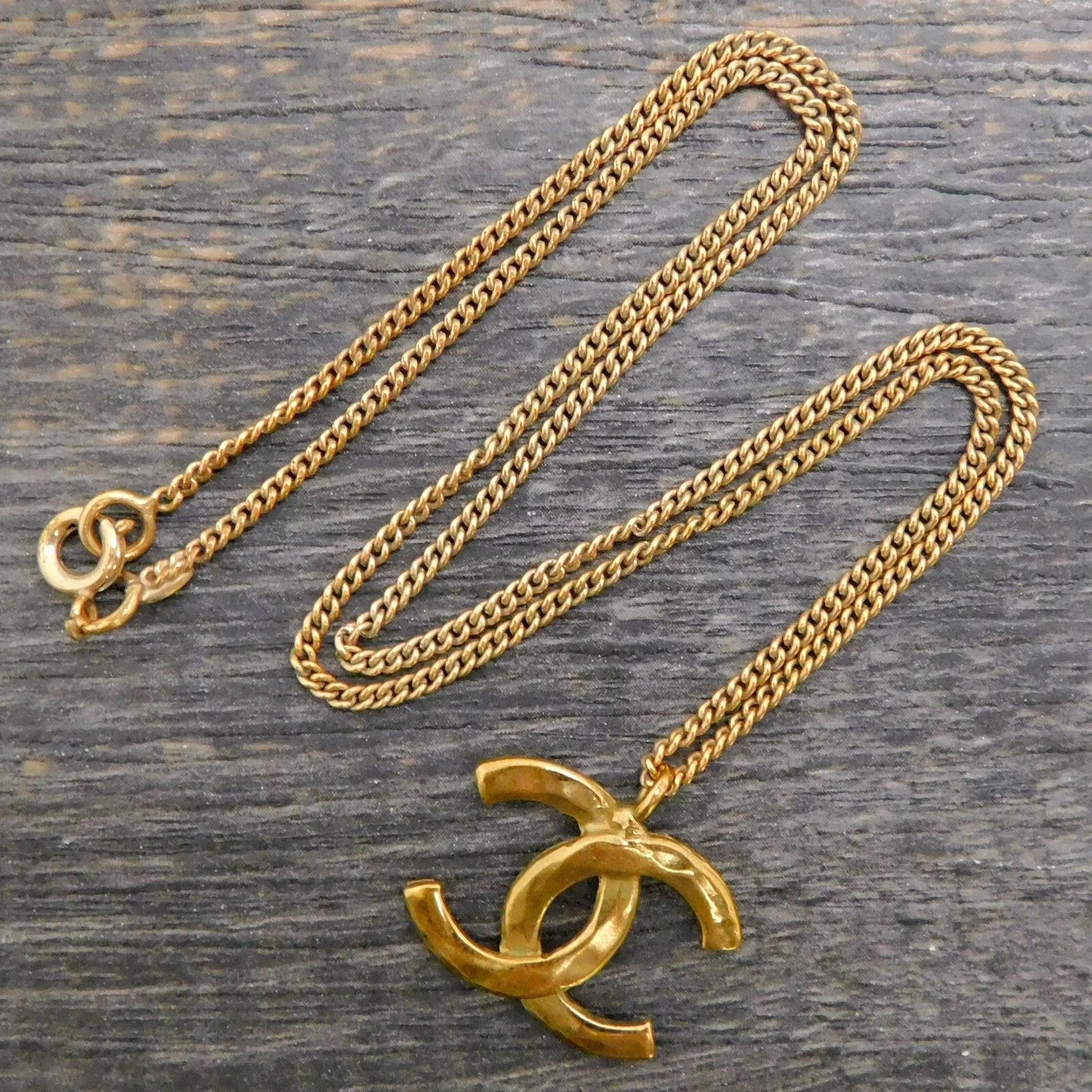 Ciondolo Collana Catena Vintage Placcato Oro CC Logo CHANEL #524c Risaltante