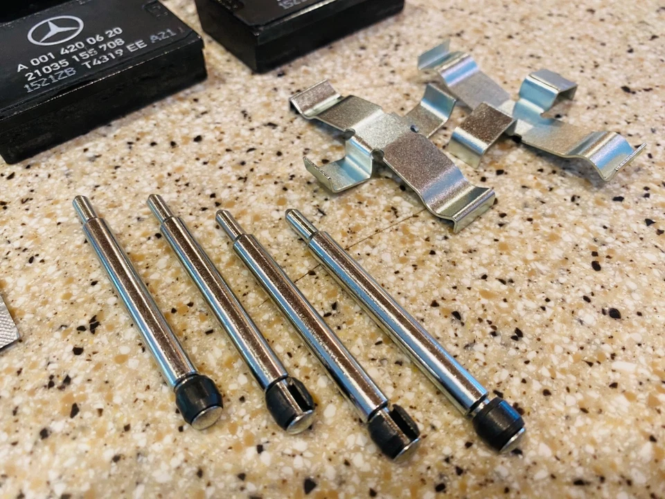 PASTILLAS FRENO TRASERO MERCEDES BENZ ORIGINALES W110 W111 W113 W107 W108 W114 W115... Foto 4 de 4