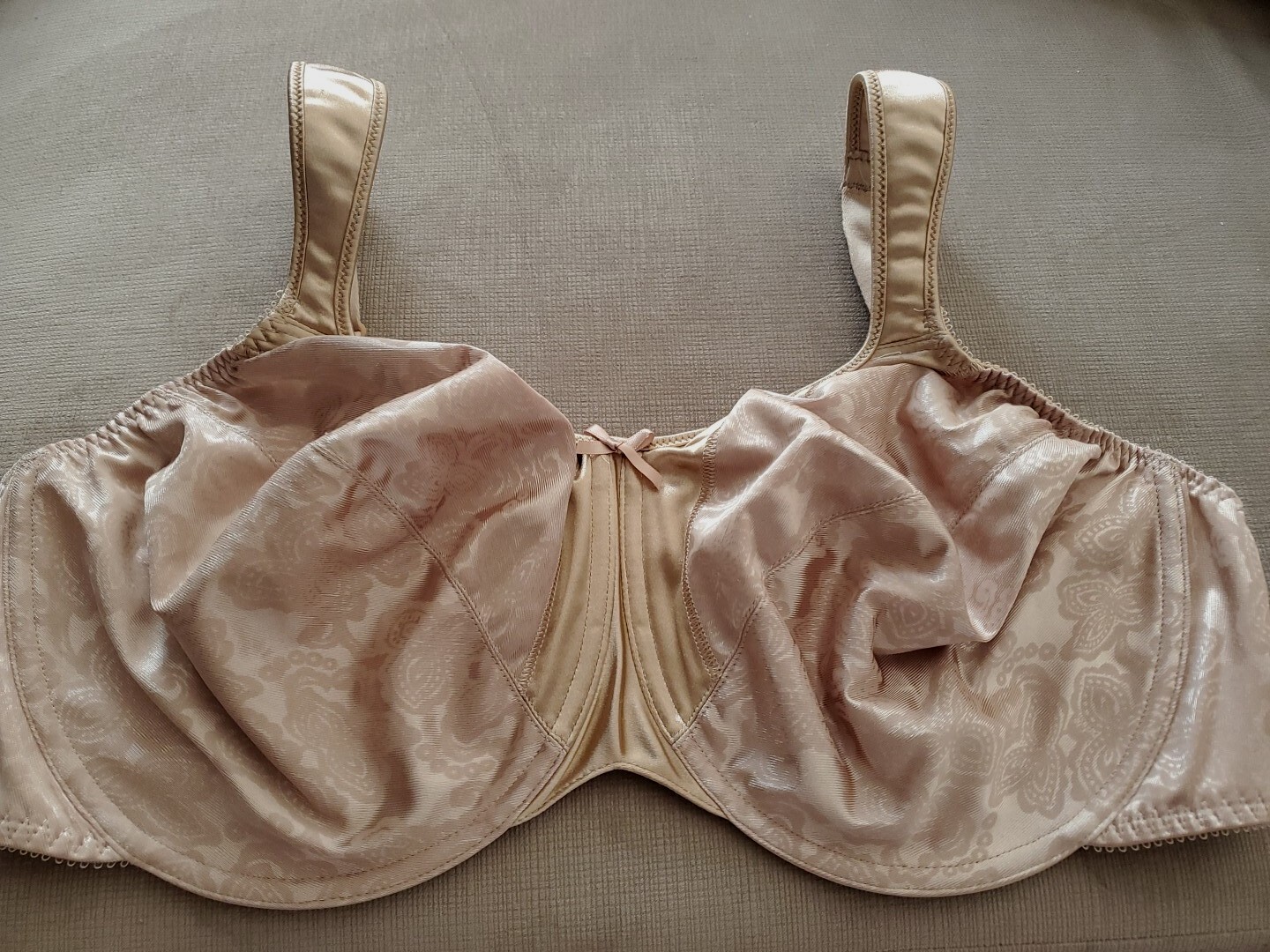 Bali Minimizer 42DD Beige UW Bra 3562 EUC SATIN TR… - Gem
