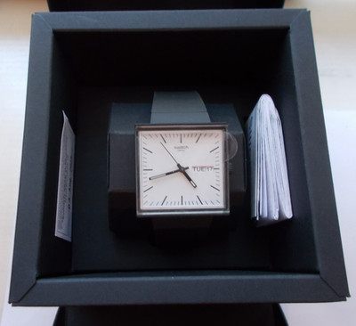 SWATCH  '' WHAT IF BLACK '' SO34B700   PRISTINE  BOX  WOW