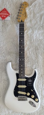 Fender Player II Stratocaster, Rosewood Fingerboard, Polar White Finish  - MIM