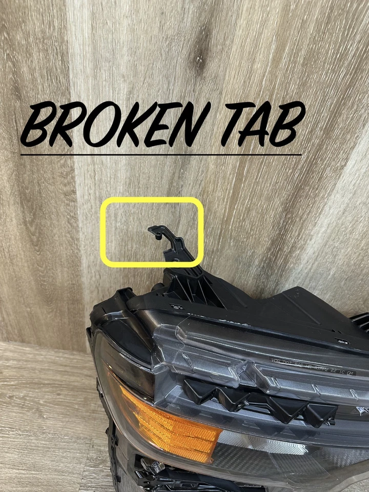 2022-23 CHEVROLET SILVERADO 1500 RIGHT SIDE RH HEADLIGHT 87828573 - Image 2 of 4