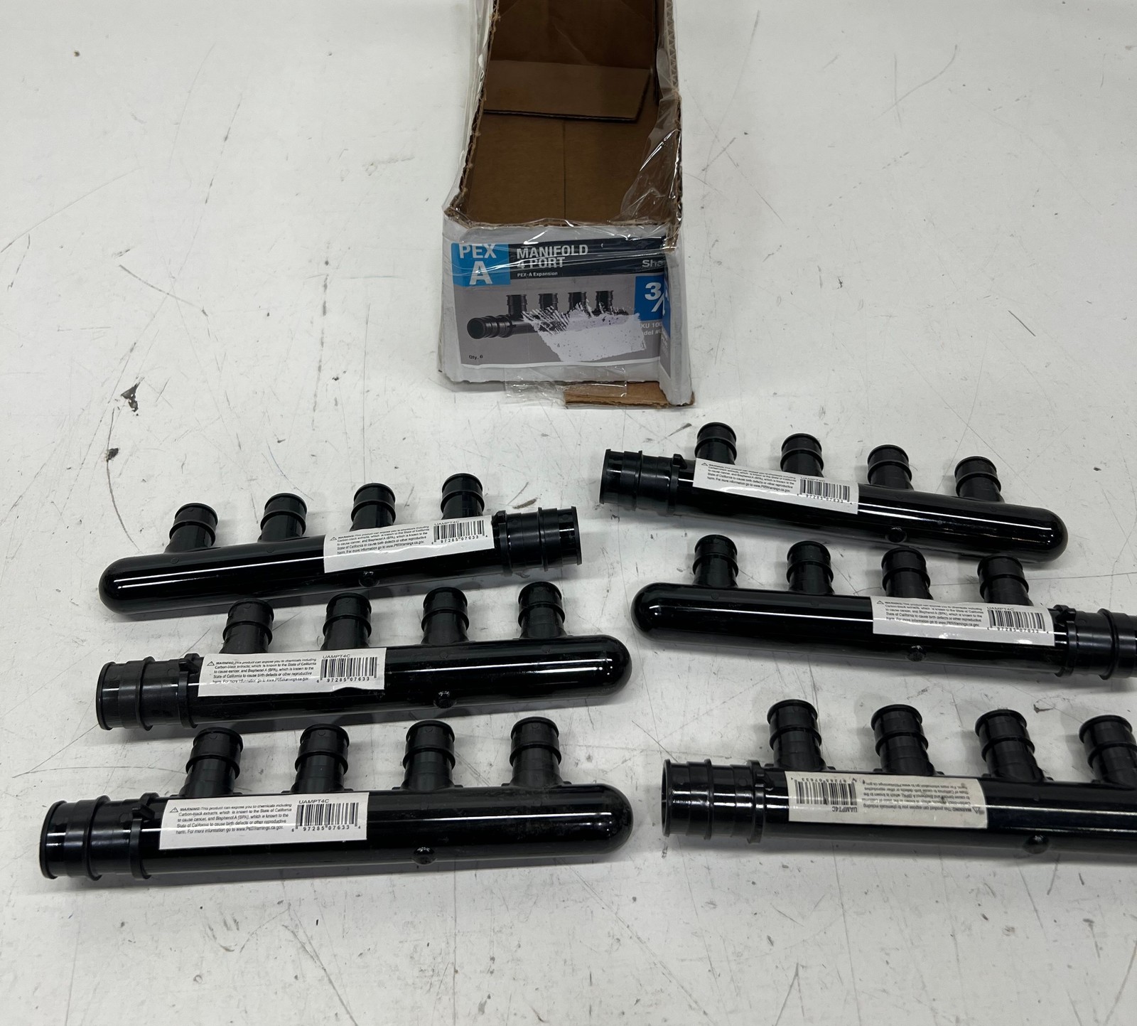 6PK SharkBite 3/4in. Closed Trunk 1/2in. 4Branch Poly PEX Multi Port Tee Fitting