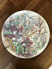 SUPERBE GRAND PLAT EN FAÏENCE "FLEURS, OISEAU, LIBELLULE, PAPILLON" A IDENTIFIER