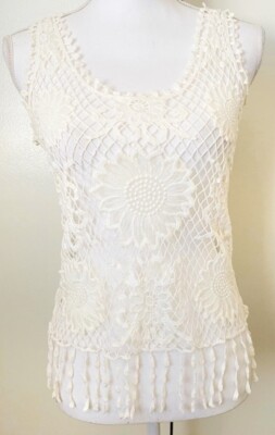 Forever 21 Cream crochet floral design fringe top size m Medium