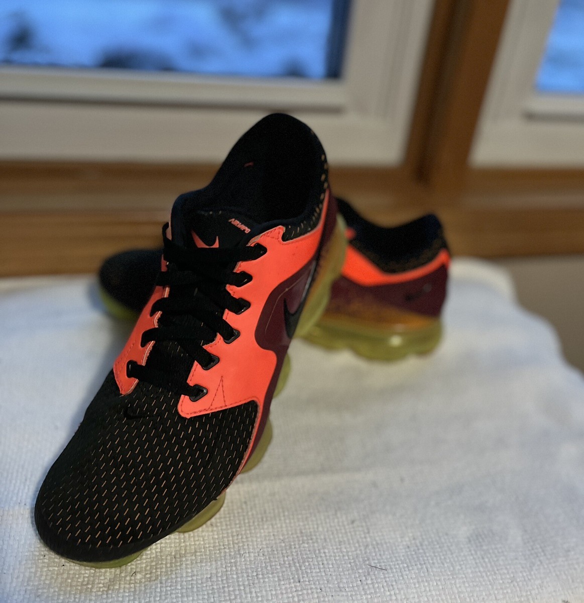 vapormax plus black crimson yellow