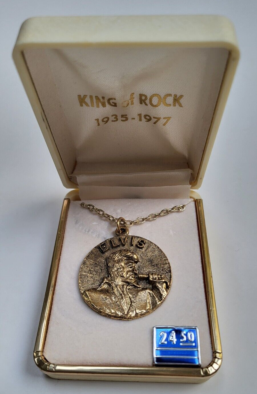 NIB Vintage ELVIS PRESLEY Gold Tone KING OF ROCK 1935-1977 Necklace