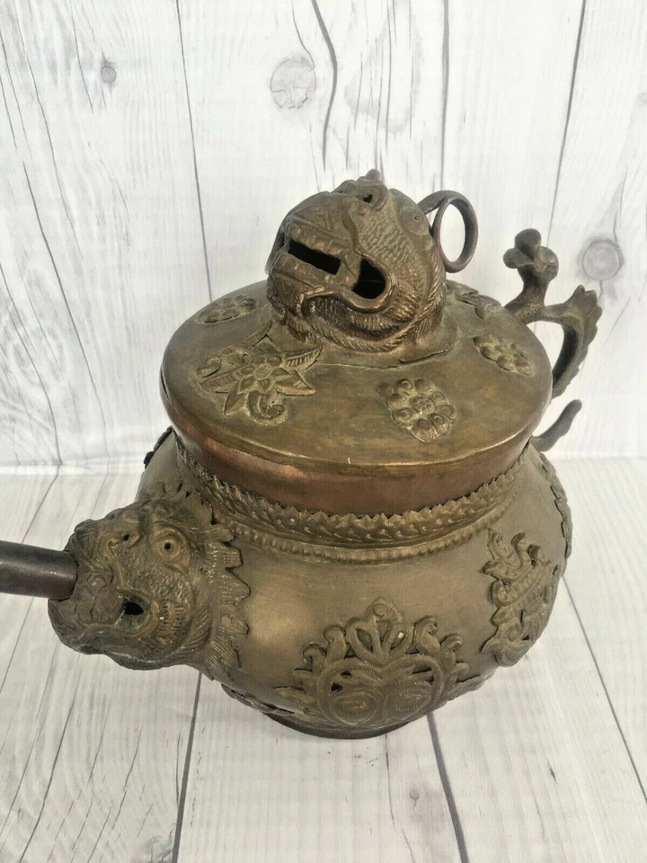 Antigua tetera de Cachemira ornamentada latón cobre dragón hecha a mano Foto 3 de 4