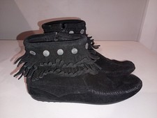 EUC Women's Black 699 Minnetonka Mocassins Ankle Boots Double Fringe Size 7