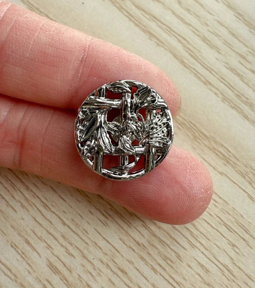 10PC Silver Leave Vines Metal Buttons with Shank 18mm - Image 2 of 4