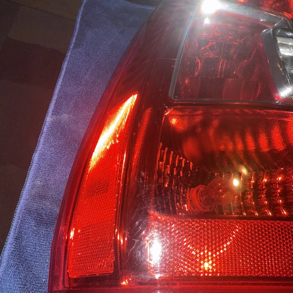 Luz trasera izquierda conductor Kia Sportage 2009-2010 Foto 2 de 4