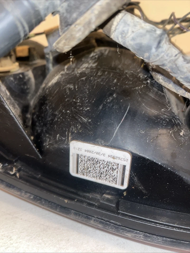 2000-2005 Pontiac Bonneville Right Passenger RH Tail Light Taillight Lamp OEM - Image 4 of 4