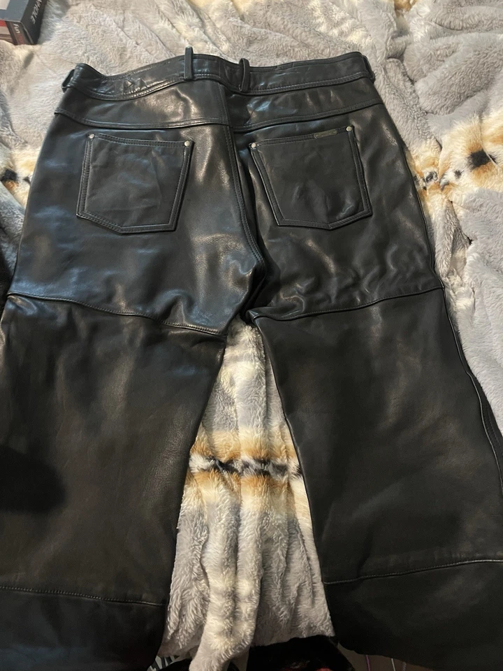 Pantalones de motociclista Harley Davidson de cuero Foto 4 de 4