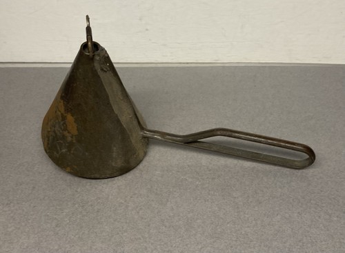 Antiker primitiver kegelförmiger Drehschlüssel Eisportionierer Metall rustikal - Bild 4 von 8