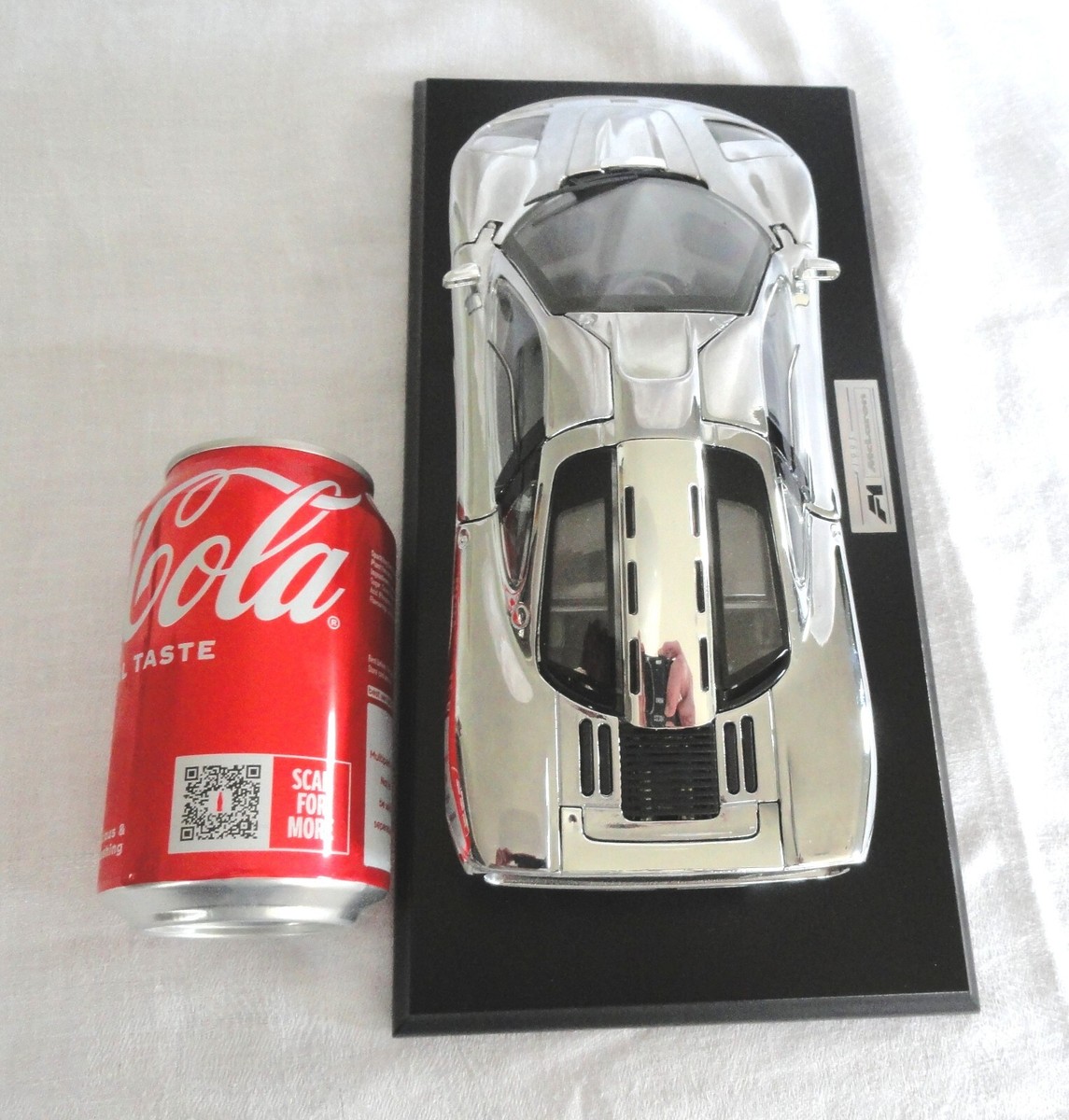 McLAREN F1 ROAD CAR 1993 chrome au 1/18 d MAISTO voiture miniature de